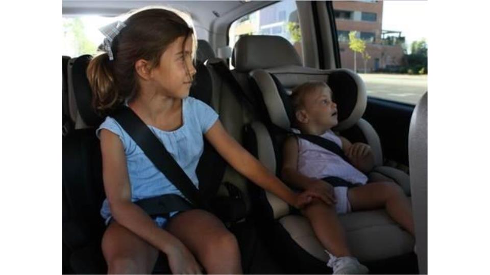 Los menores que midan menos de 1,35 metros no podrán viajar en el asiento delantero